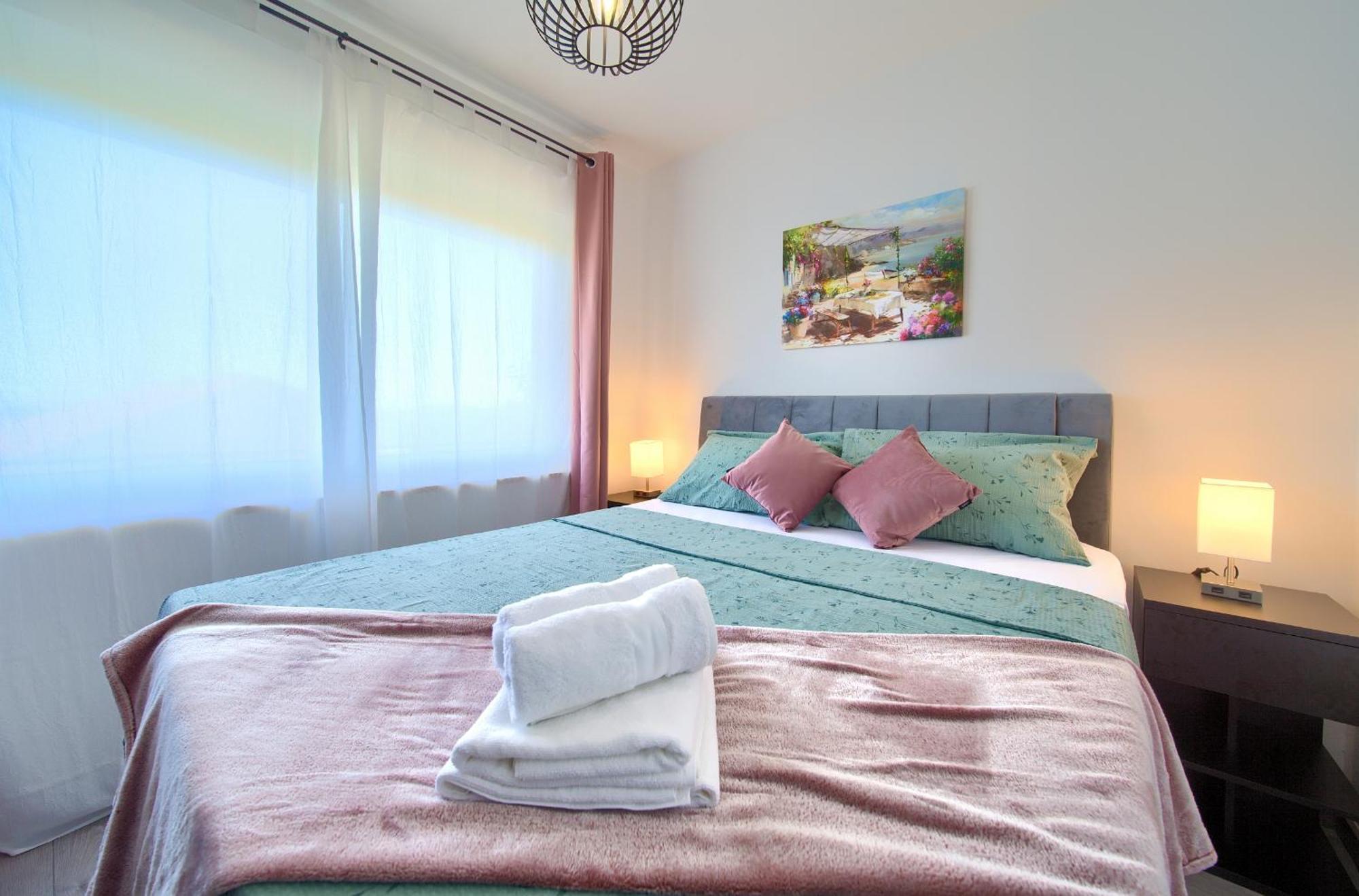 Apartment Lela Кърк Екстериор снимка