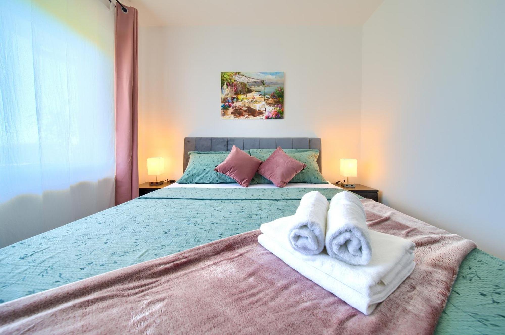 Apartment Lela Кърк Екстериор снимка