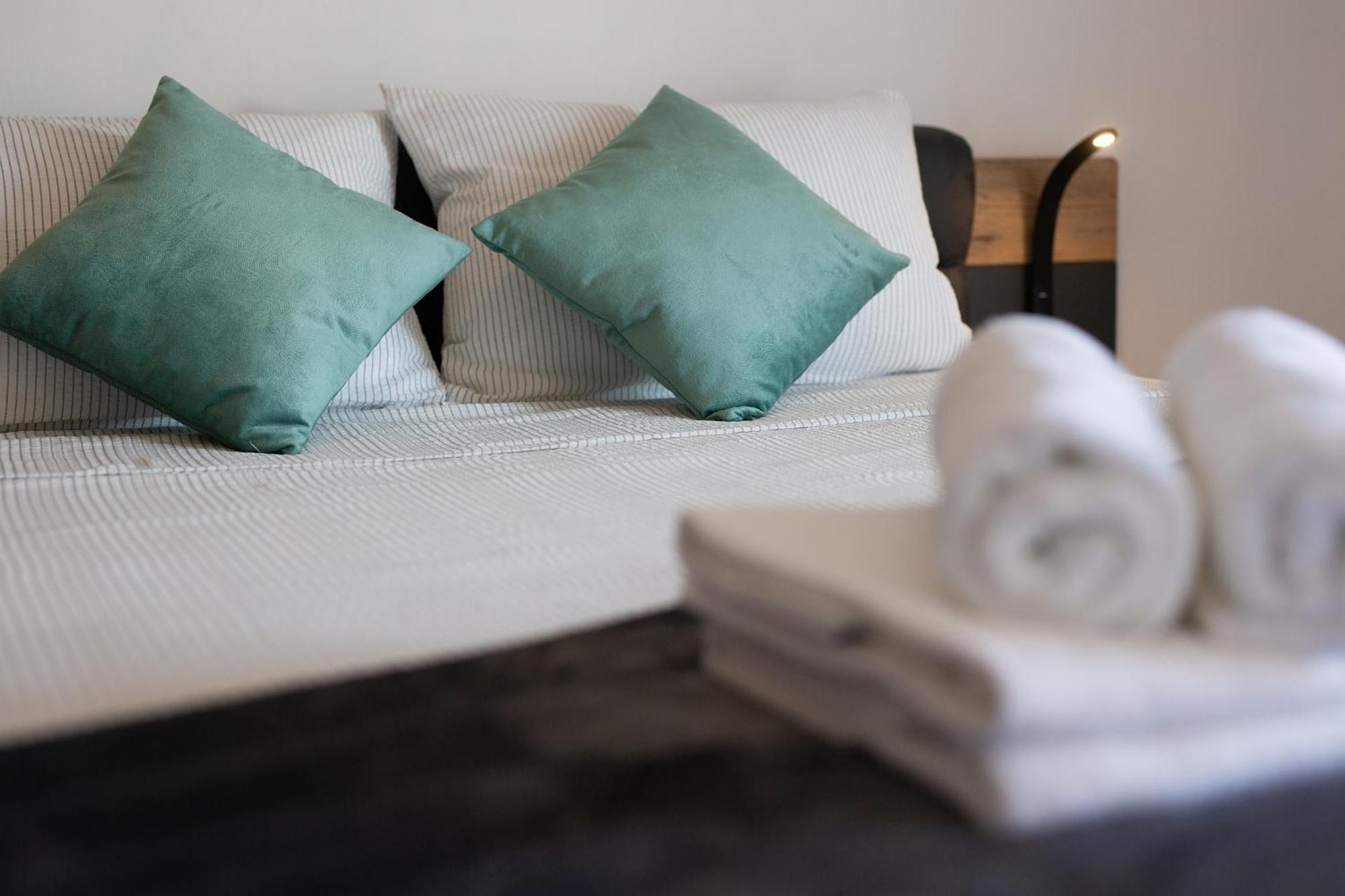 Apartment Lela Кърк Екстериор снимка