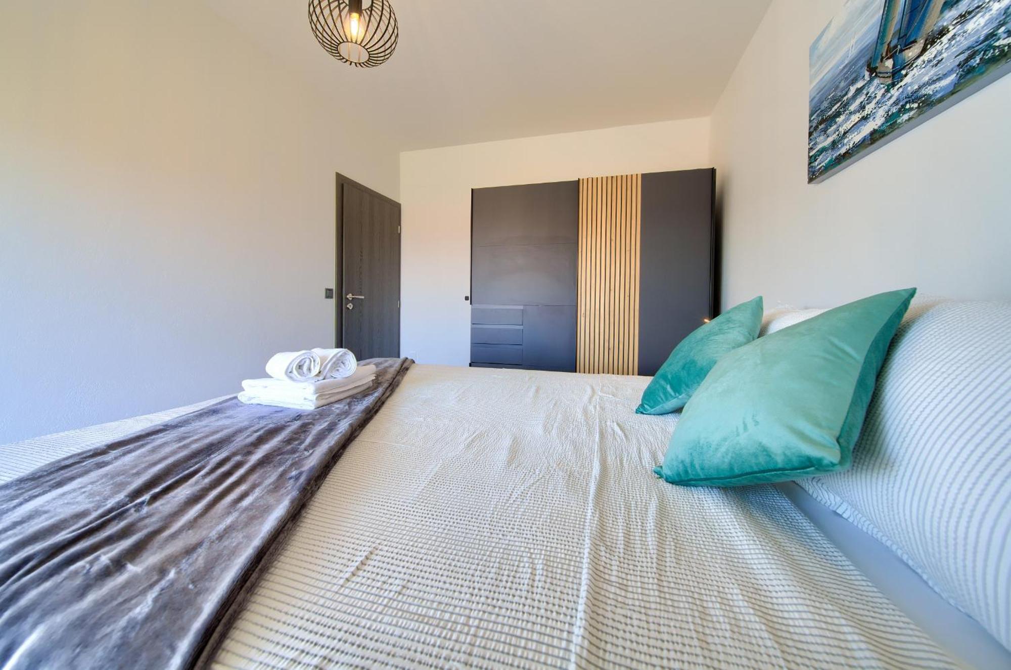 Apartment Lela Кърк Екстериор снимка