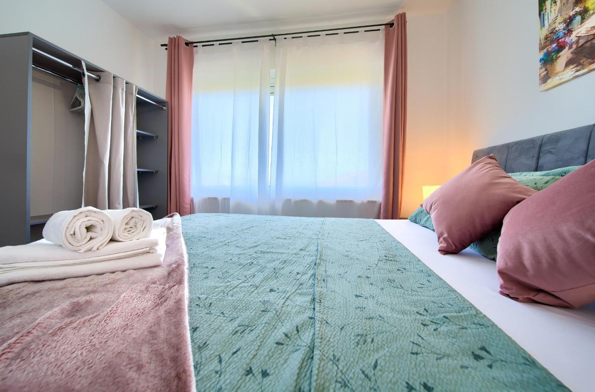 Apartment Lela Кърк Екстериор снимка
